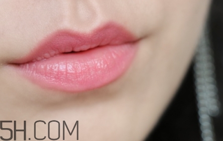 歐萊雅紛澤唇膏bp301是什么顏色？歐萊雅唇膏bp301試色