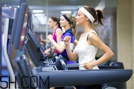 跑步機上跑步頭暈腿軟是怎么回事？跑步機上跑步設(shè)置多少時間速度？