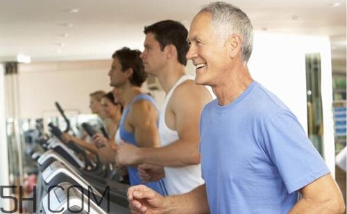 跑步機(jī)適合老年人嗎？老年人跑步有什么好處呢？
