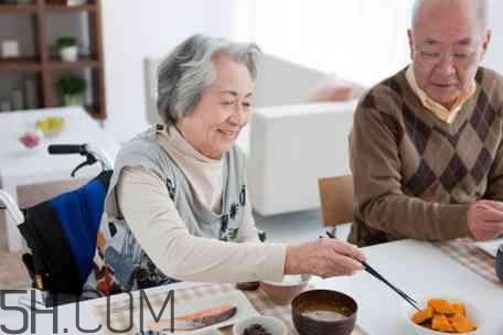 跑步機(jī)適合老年人嗎？老年人跑步有什么好處呢？