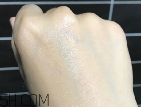 科顏氏高保濕面霜刺痛正常嗎？科顏氏高保濕面霜長(zhǎng)脂肪粒