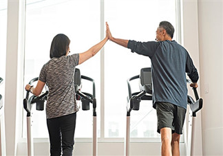 跑步機(jī)適合老年人嗎？老年人跑步有什么好處呢？