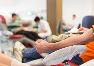 女人可以在月經(jīng)期獻(xiàn)血嗎？獻(xiàn)血可以在月經(jīng)期間嗎？