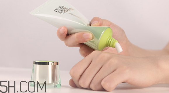 百雀羚水感瑩透亮澤潔面乳 百雀羚水感瑩透亮澤潔面乳