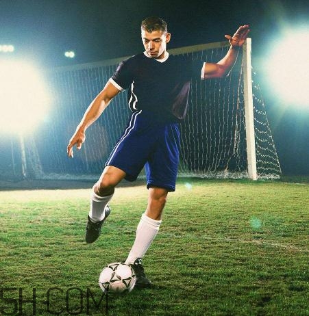 足球鞋能平時(shí)穿嗎？足球鞋可以用來(lái)跑步嗎？