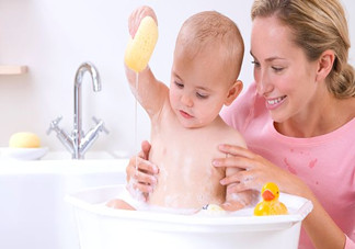 寶寶拉肚子可以洗澡嗎？寶寶拉肚子怎么洗澡比較好？
