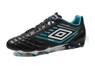 足球鞋要買大一碼嗎？足球鞋會不會越穿越大？