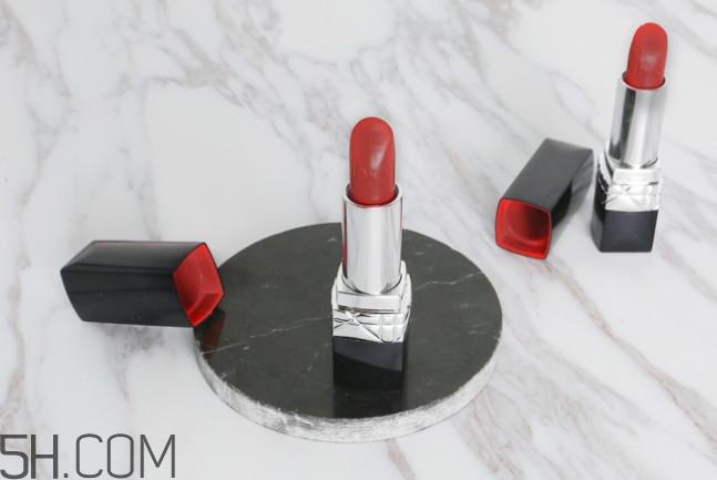 迪奧999啞光和滋潤怎么區(qū)分 試色對比哪個更好看 迪奧999啞光和滋潤怎么區(qū)分 試色對比哪個更好看