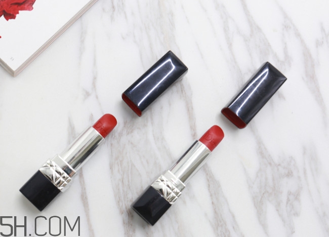 迪奧999啞光和滋潤怎么區(qū)分 試色對比哪個更好看 迪奧999啞光和滋潤怎么區(qū)分 試色對比哪個更好看