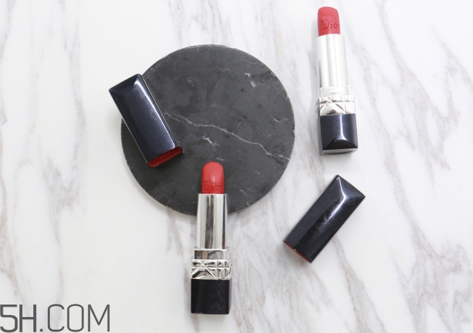 迪奧999啞光和滋潤怎么區(qū)分 試色對比哪個更好看 迪奧999啞光和滋潤怎么區(qū)分 試色對比哪個更好看