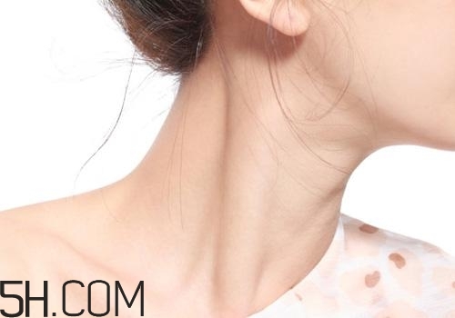 食道癌由什么原因引起的？食道癌晚期有什么癥狀？