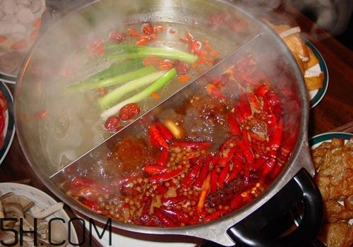 食道癌由什么原因引起的？食道癌晚期有什么癥狀？