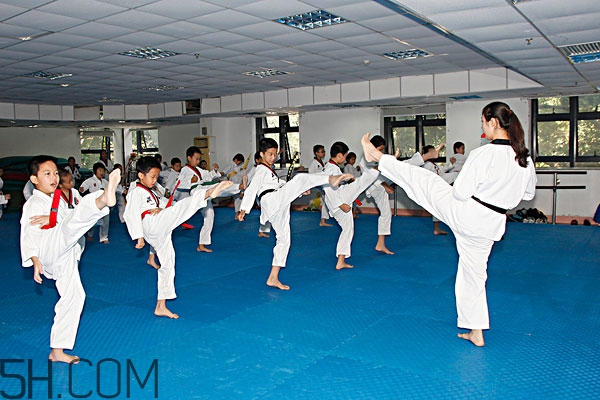 跆拳道能打架嗎？跆拳道打架厲害嗎？