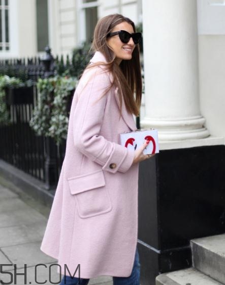 羊絨大衣配什么包包？羊絨大衣搭配什么包好看？