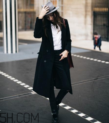 羊絨大衣里面怎么搭配？羊絨大衣搭配什么打底衫？