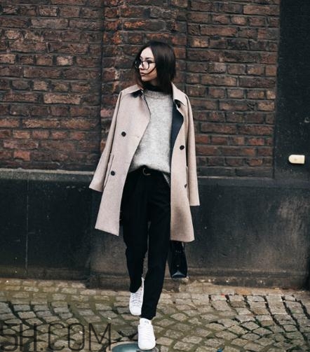 羊絨大衣里面怎么搭配？羊絨大衣搭配什么打底衫？