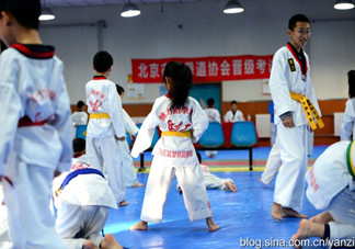 幾歲小孩可以學(xué)空手道嗎？小孩學(xué)空手道好還是跆拳道好？