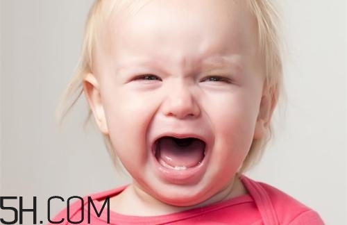 怎樣看寶寶是不是上火？寶寶上火的原因有哪些？
