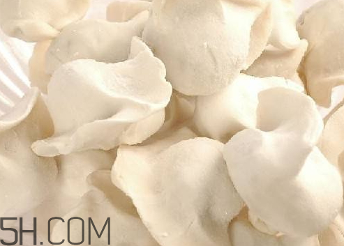 速凍餃子用冷水還是熱水煮 冷凍餃子開水還是冷水 速凍餃子用冷水還是熱水煮 冷凍餃子開水還是冷水