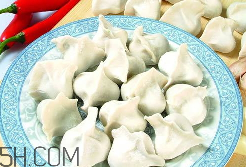 速凍餃子用冷水還是熱水煮 冷凍餃子開水還是冷水 速凍餃子用冷水還是熱水煮 冷凍餃子開水還是冷水