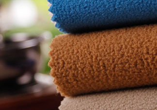 搖粒絨和珊瑚絨哪個(gè)好？搖粒絨和抓絨的區(qū)別