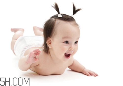 寶寶濕疹媽媽吃哪些食物比較好？寶寶秋冬脫發(fā)要怎么辦？