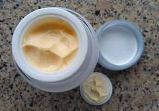 片仔癀珍珠膏白天能用嗎？會不會變黑？