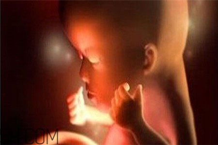 胎兒缺氧胎心會正常嗎？胎兒缺氧還會打嗝嗎？