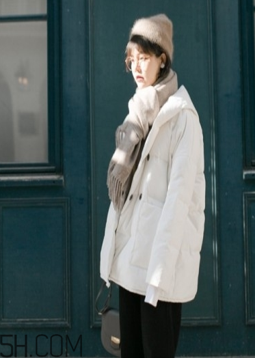 羽絨服搭配什么褲子好看？羽絨服搭配推薦