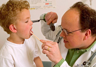 扁桃體發(fā)炎可以吃哪些水果？扁桃體發(fā)炎和咽喉炎有什么區(qū)別？