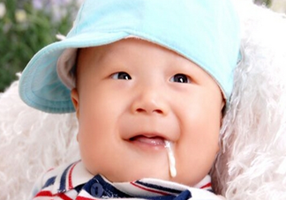 新生兒吐奶情況什么時候會沒有？寶寶吐奶了怎么辦？