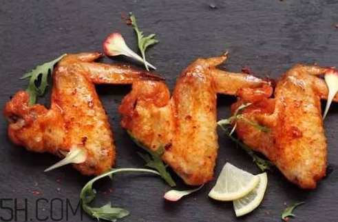 烤雞翅錫紙粘在烤盤上怎么辦 一招教你輕松解決 烤雞翅錫紙粘在烤盤上怎么辦 一招教你輕松解決