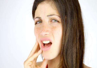 上火牙疼煲什么湯好？輕松解決上火牙疼問題