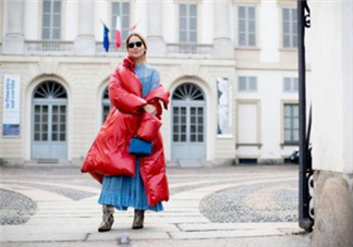 紅色面包服怎么搭配？給寒冷的冬天帶來(lái)一絲熱情