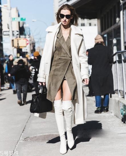 過(guò)膝長(zhǎng)靴怎么搭配好看？這樣穿時(shí)尚又保暖