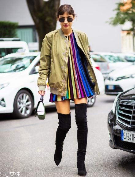 過(guò)膝長(zhǎng)靴怎么搭配好看？這樣穿時(shí)尚又保暖