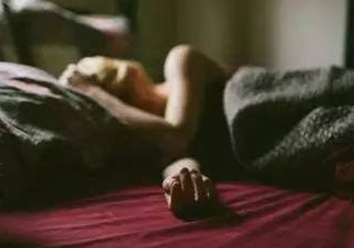 睡覺(jué)時(shí)為什么突然發(fā)抖？原來(lái)是一種病