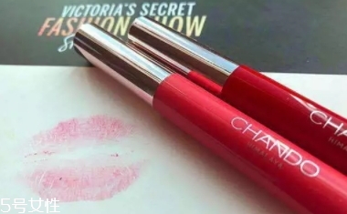 自然堂嘀嗒唇膏筆怎么用？教你按壓方法