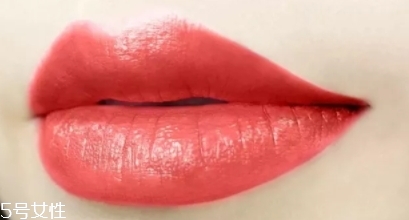自然堂嘀嗒唇膏筆怎么用？教你按壓方法