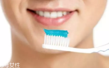 牙結(jié)石能自動(dòng)脫落嗎？除了洗牙別無他法