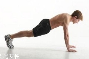 腰椎間盤(pán)突出能做俯臥撐嗎？俯臥撐禁忌人群