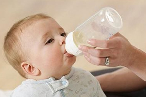 如何逐漸減少母乳的次數(shù)？轉(zhuǎn)移注意力很管用