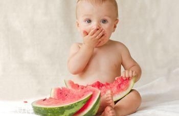 寶寶多大能吃西瓜呢？10個月以后可吃