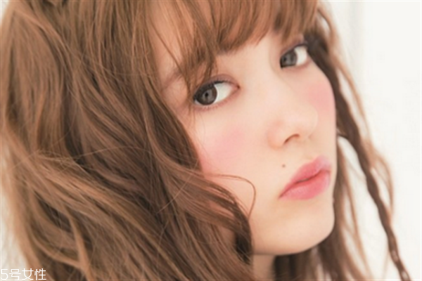 腮紅過期了還能用嗎？腮紅刷的使用要點(diǎn)