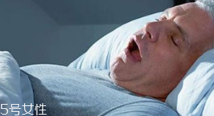 睡覺時(shí)打鼾怎么辦？謹(jǐn)防嚴(yán)重時(shí)猝死