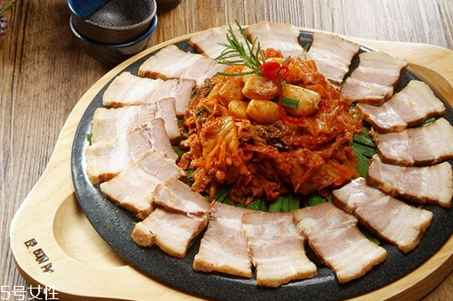 煮肉的泡沫能吃嗎？煮肉泡沫其實是血水