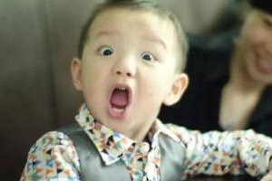 熊孩子往輸液瓶里注臟水 熊孩子怎么管教？