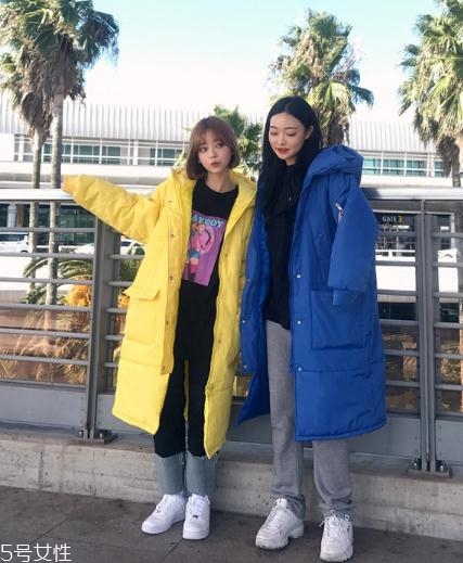 藍(lán)色羽絨服怎么搭配？打破冬日的沉悶感