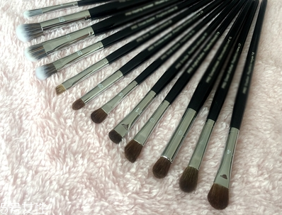 眼影刷和眼影棒哪個值得買？眼影刷水貂毛最好