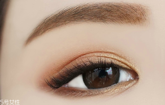 冬天眼影適合什么顏色？黃皮選擇南瓜色的理由